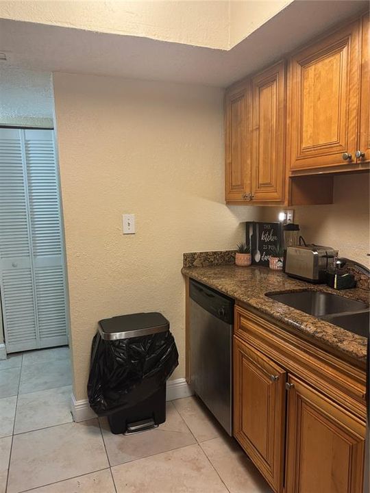 For Rent: $1,100 (1 beds, 1 baths, 756 Square Feet)