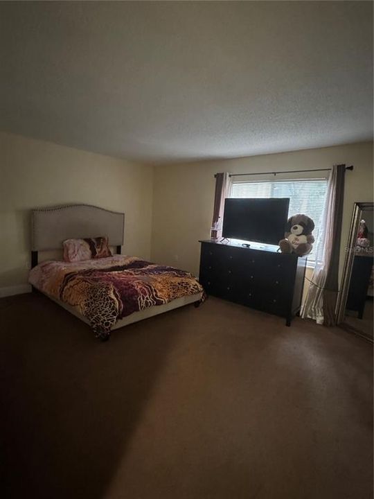 For Rent: $1,100 (1 beds, 1 baths, 756 Square Feet)