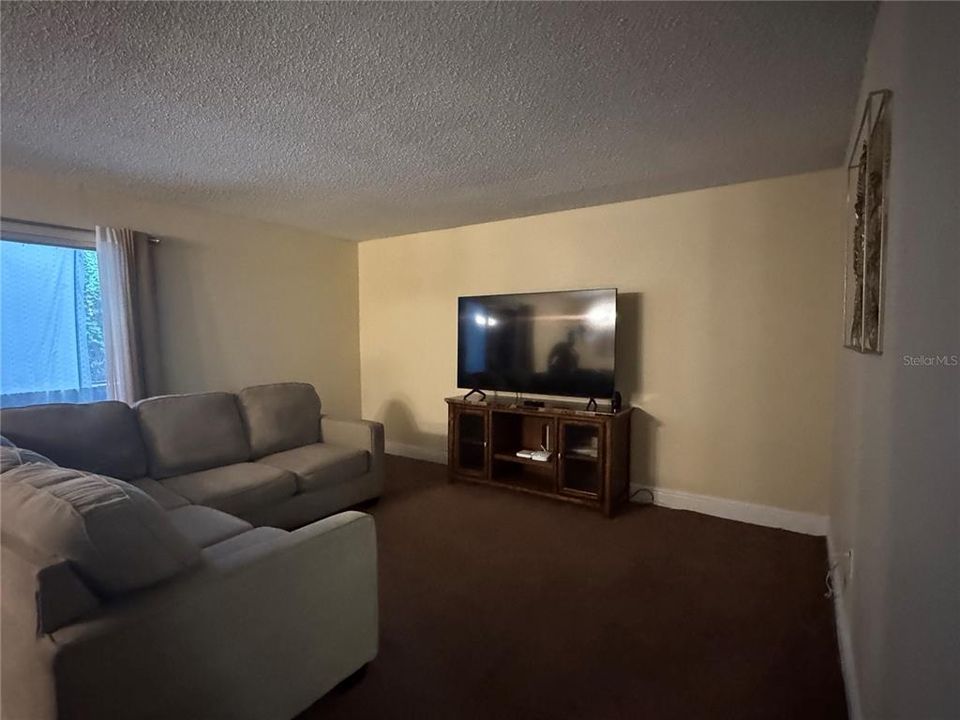 For Rent: $1,100 (1 beds, 1 baths, 756 Square Feet)