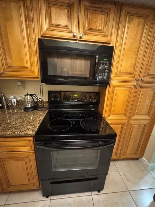 For Rent: $1,100 (1 beds, 1 baths, 756 Square Feet)