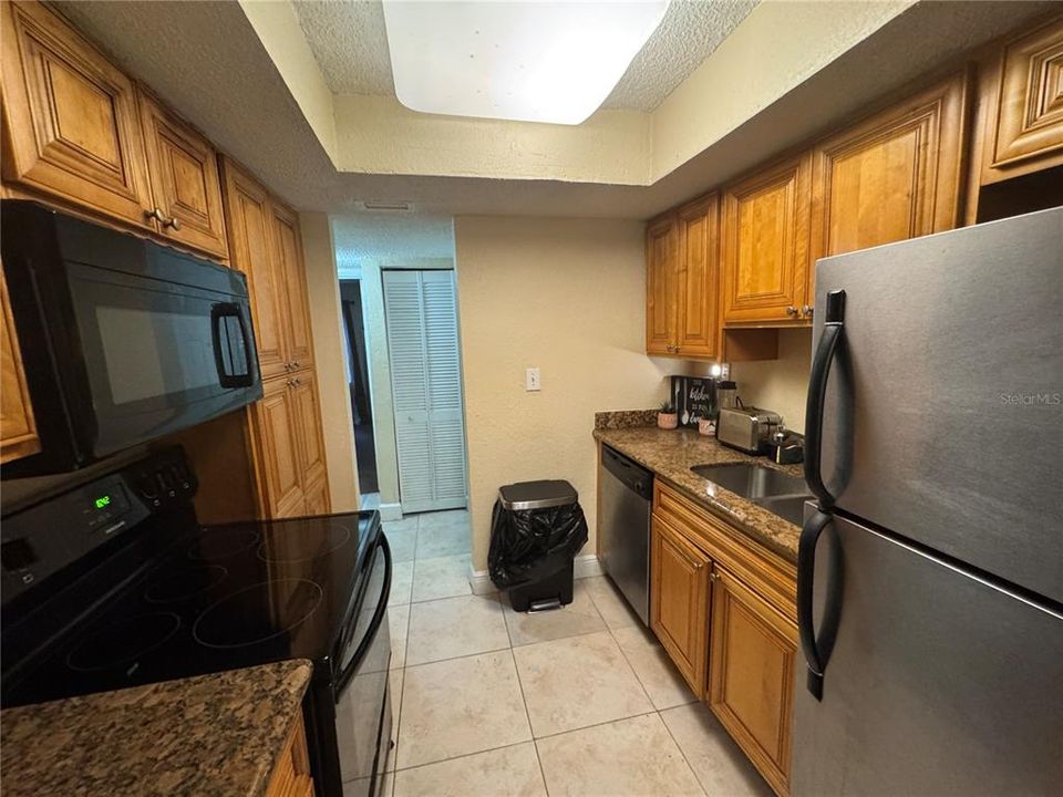 For Rent: $1,100 (1 beds, 1 baths, 756 Square Feet)