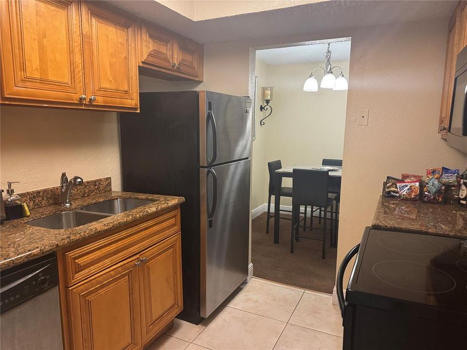 For Rent: $1,100 (1 beds, 1 baths, 756 Square Feet)