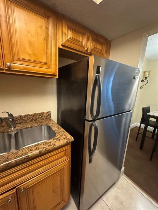 For Rent: $1,100 (1 beds, 1 baths, 756 Square Feet)