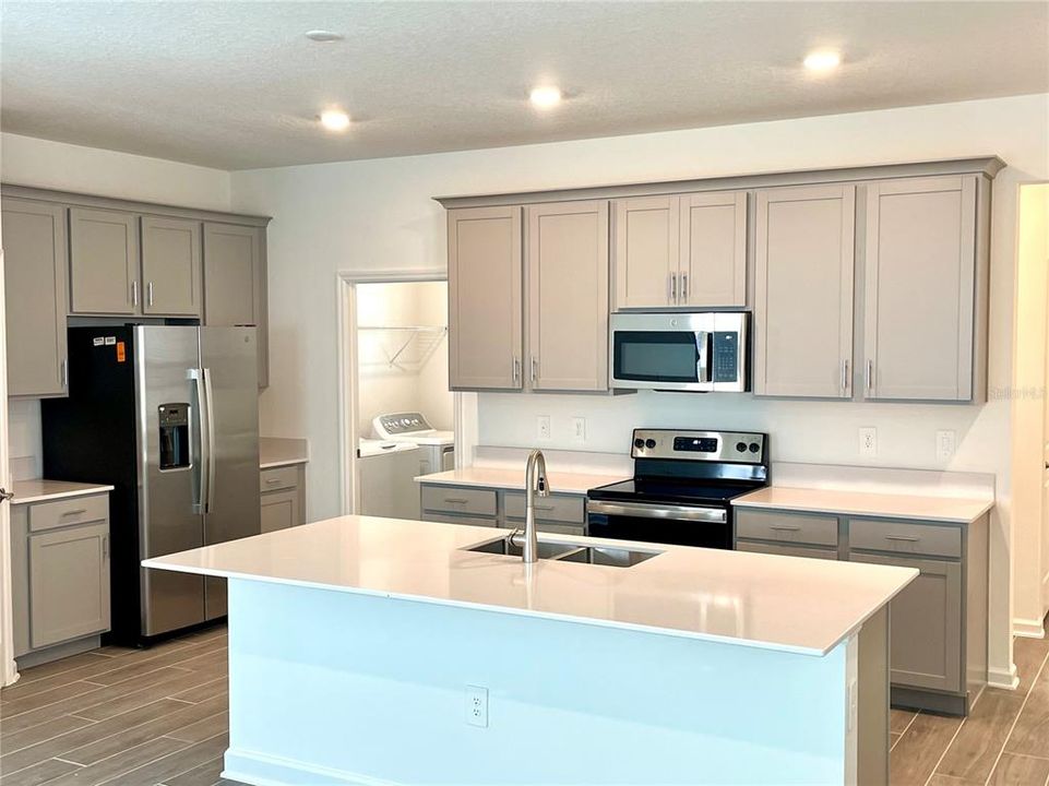 For Rent: $2,450 (3 beds, 2 baths, 1795 Square Feet)