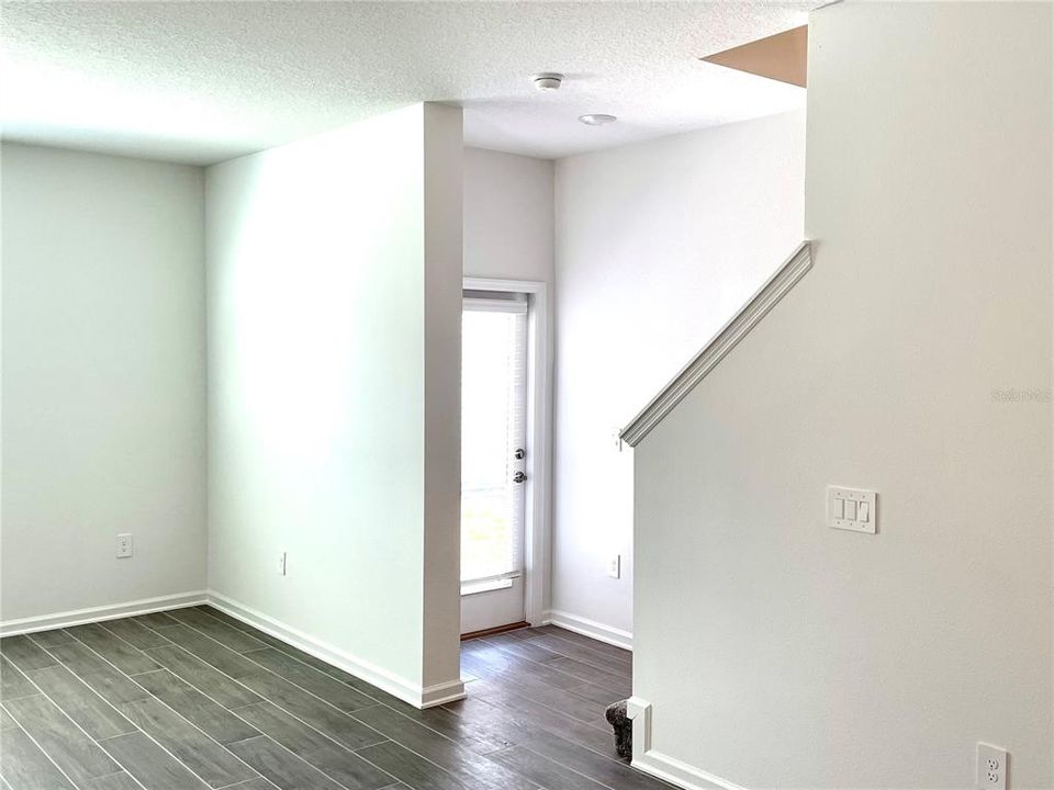 For Rent: $2,450 (3 beds, 2 baths, 1795 Square Feet)