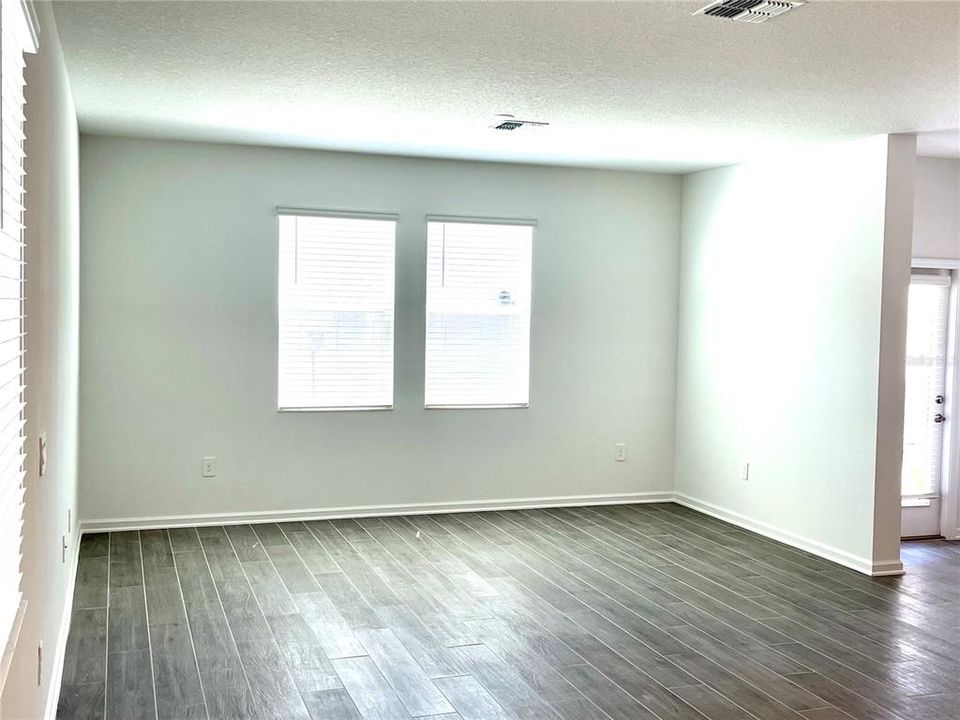 For Rent: $2,450 (3 beds, 2 baths, 1795 Square Feet)
