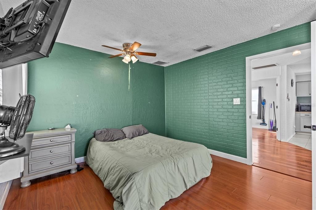 For Sale: $359,900 (2 beds, 1 baths, 1110 Square Feet)