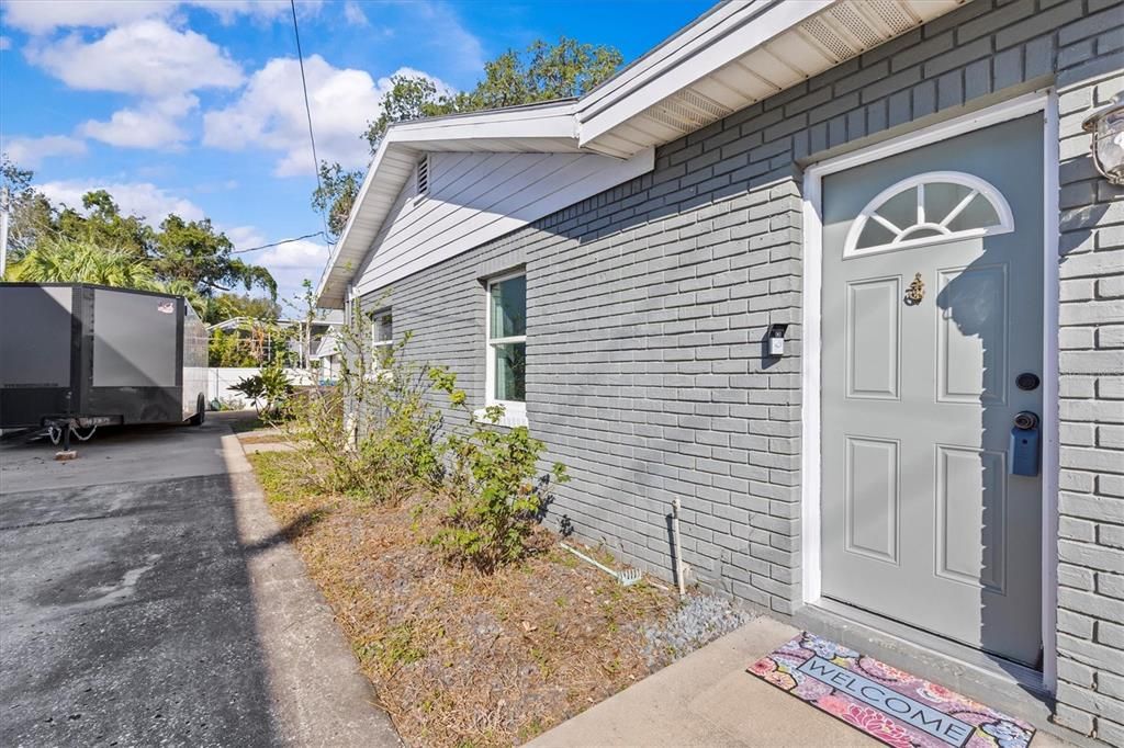 For Sale: $359,900 (2 beds, 1 baths, 1110 Square Feet)