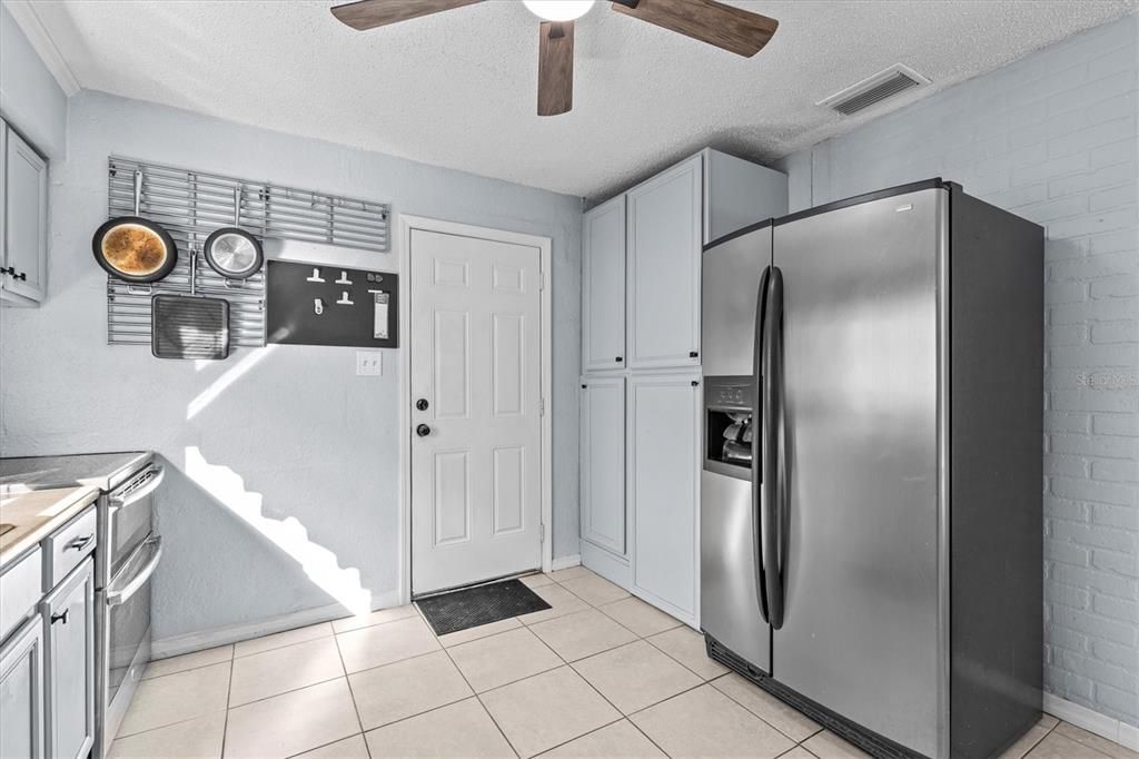 For Sale: $359,900 (2 beds, 1 baths, 1110 Square Feet)