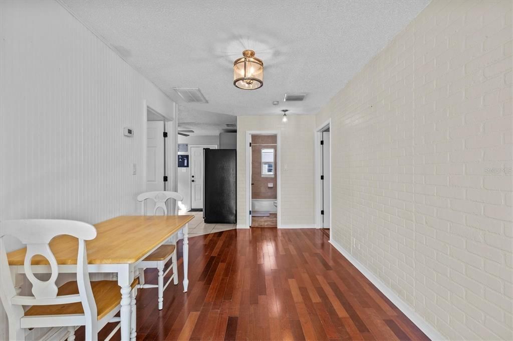 For Sale: $359,900 (2 beds, 1 baths, 1110 Square Feet)