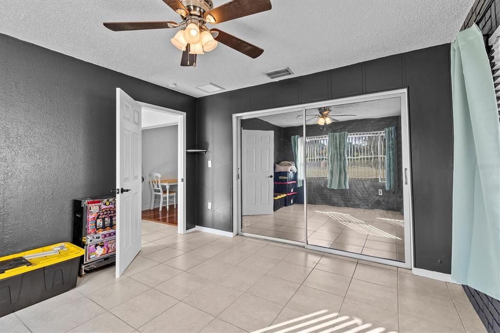 For Sale: $359,900 (2 beds, 1 baths, 1110 Square Feet)