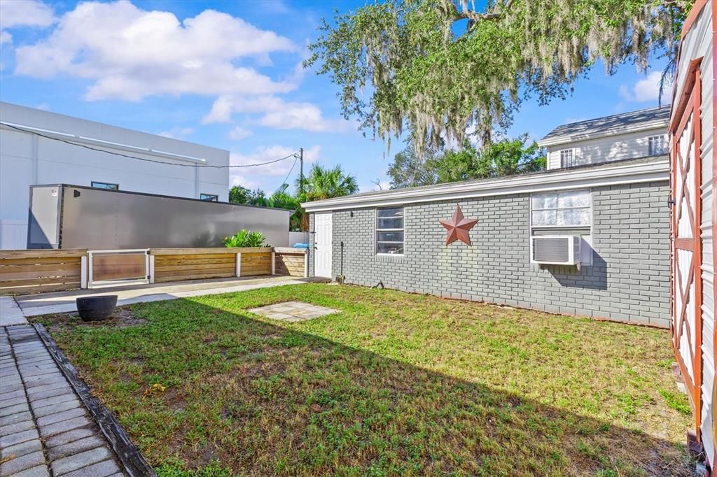 For Sale: $359,900 (2 beds, 1 baths, 1110 Square Feet)