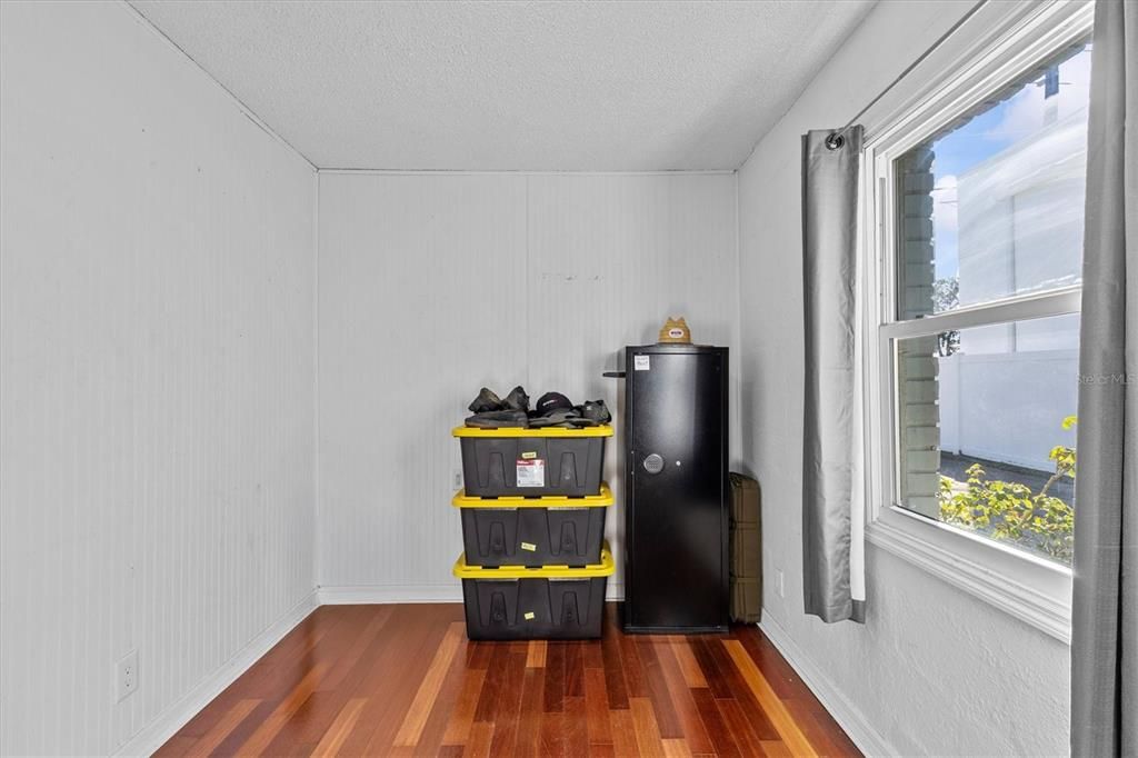 For Sale: $359,900 (2 beds, 1 baths, 1110 Square Feet)