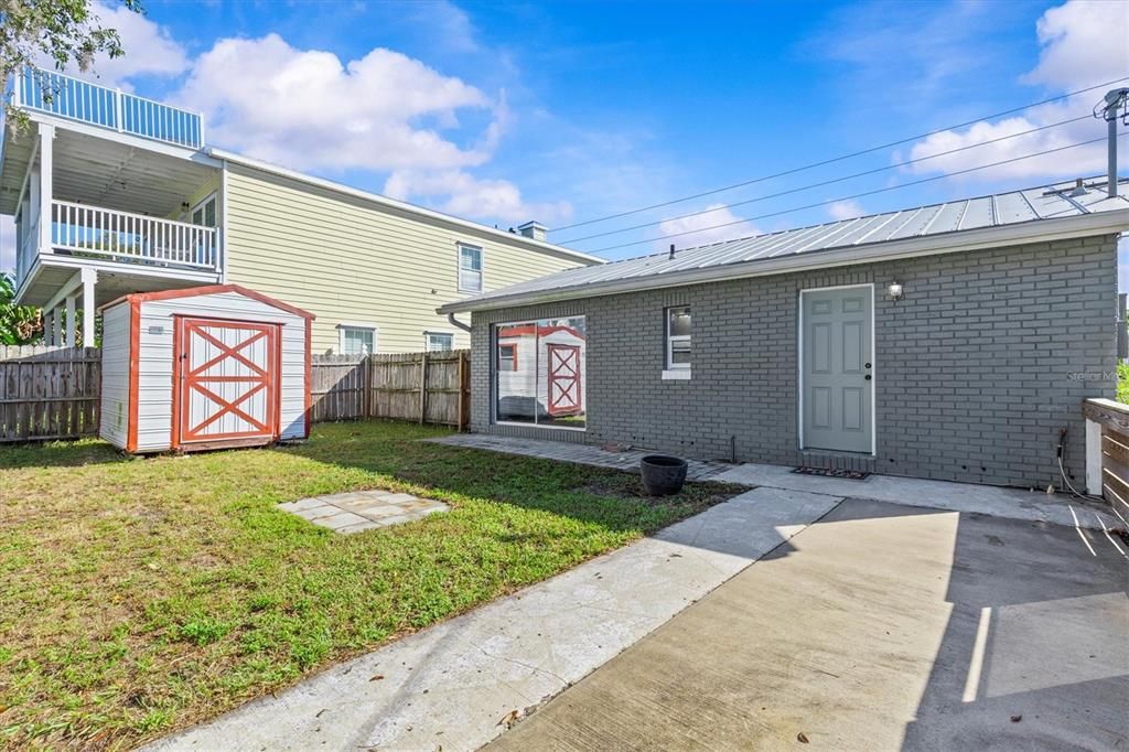 For Sale: $359,900 (2 beds, 1 baths, 1110 Square Feet)