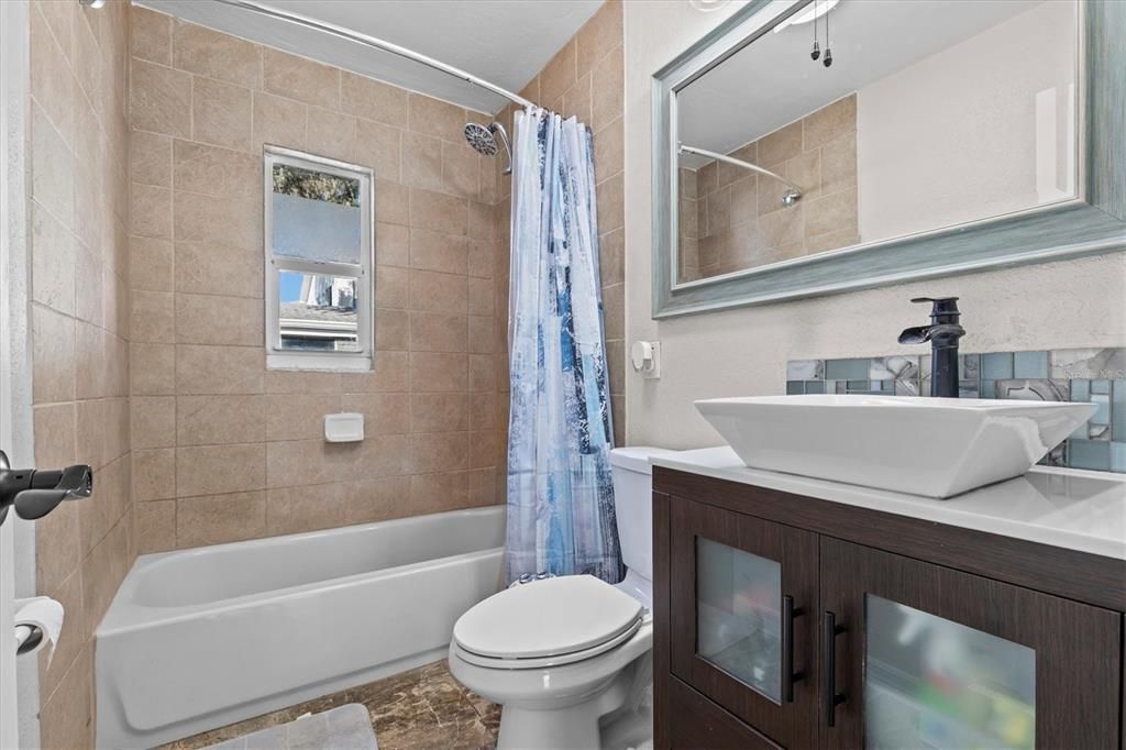 For Sale: $359,900 (2 beds, 1 baths, 1110 Square Feet)