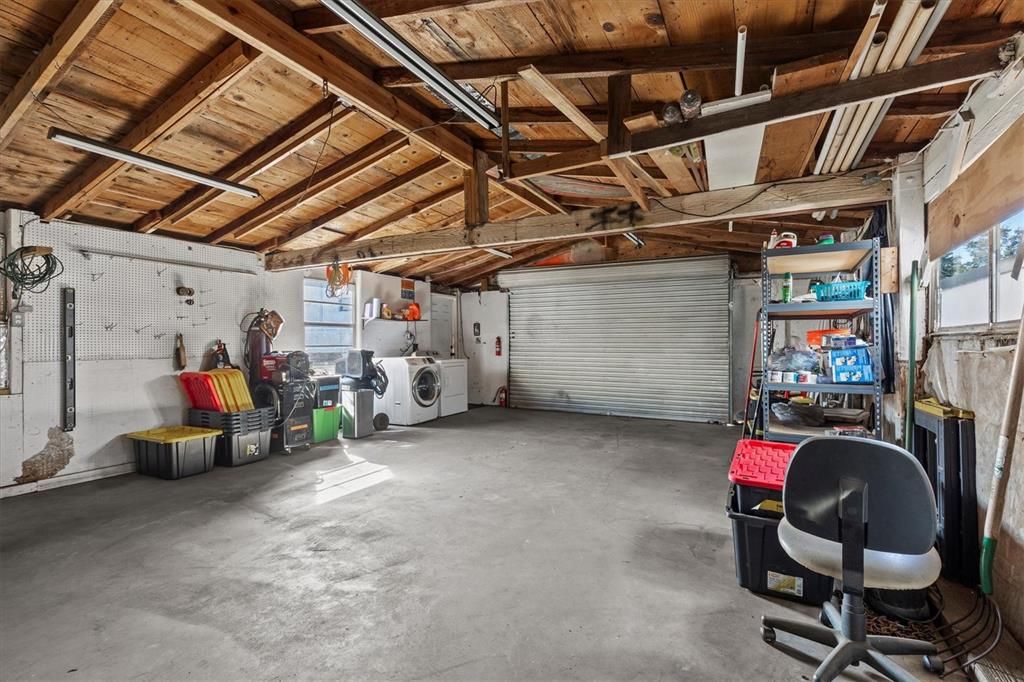 For Sale: $359,900 (2 beds, 1 baths, 1110 Square Feet)