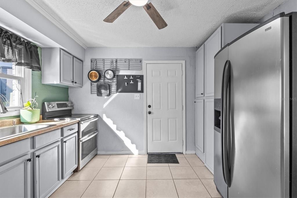 For Sale: $359,900 (2 beds, 1 baths, 1110 Square Feet)