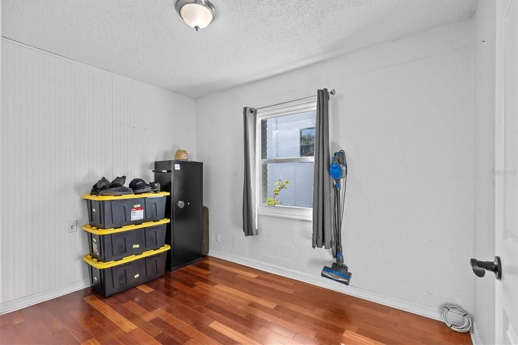 For Sale: $359,900 (2 beds, 1 baths, 1110 Square Feet)