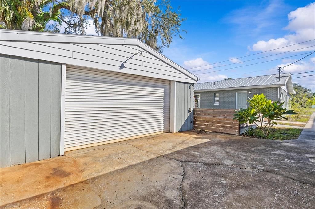 For Sale: $359,900 (2 beds, 1 baths, 1110 Square Feet)