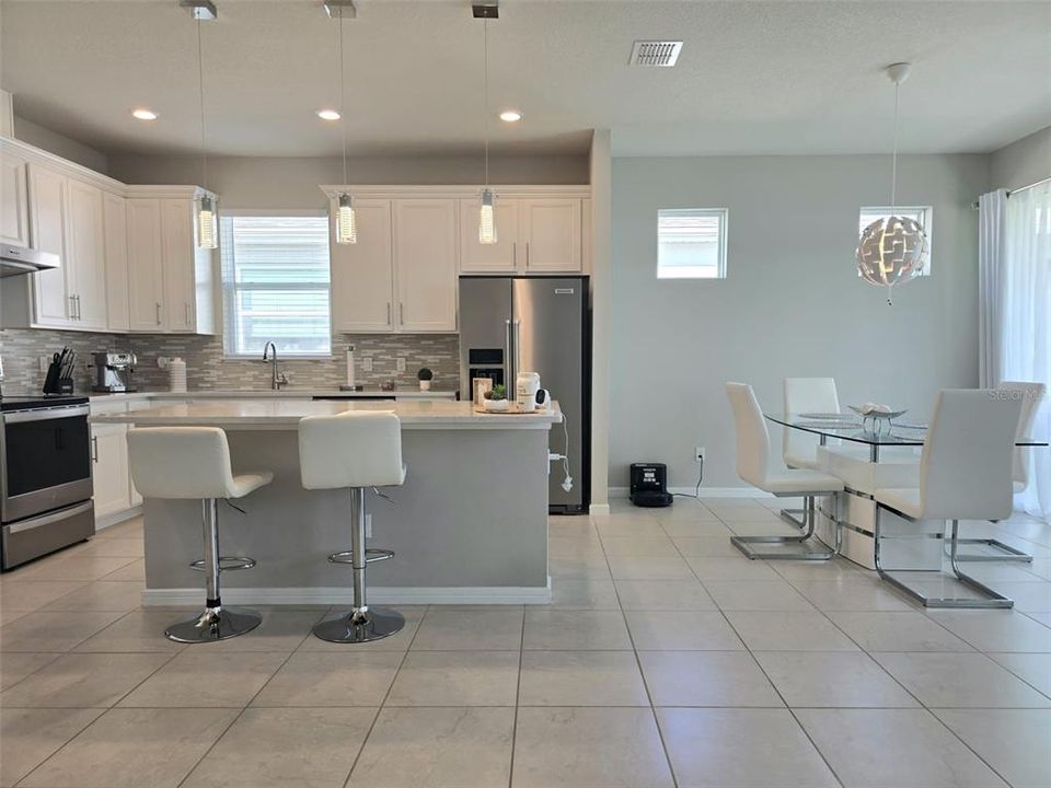 For Sale: $405,000 (3 beds, 2 baths, 1701 Square Feet)