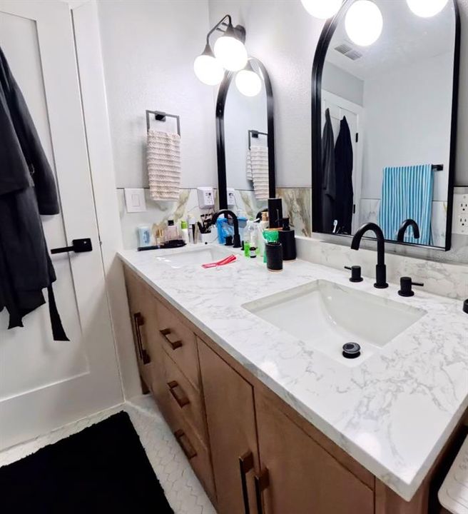 For Sale: $405,000 (3 beds, 2 baths, 1701 Square Feet)