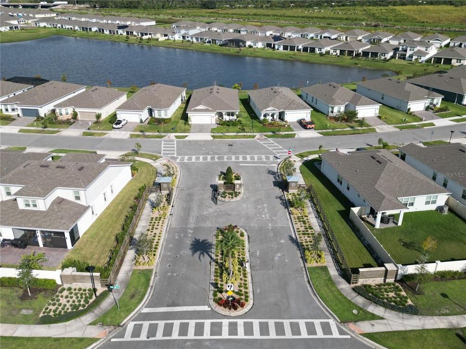 For Sale: $405,000 (3 beds, 2 baths, 1701 Square Feet)