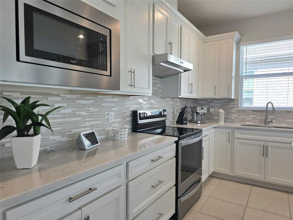 For Sale: $405,000 (3 beds, 2 baths, 1701 Square Feet)