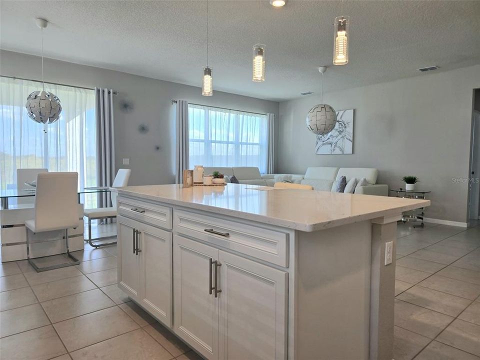 For Sale: $405,000 (3 beds, 2 baths, 1701 Square Feet)