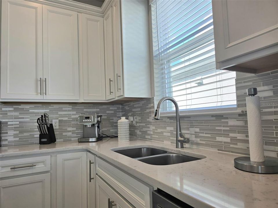 For Sale: $405,000 (3 beds, 2 baths, 1701 Square Feet)