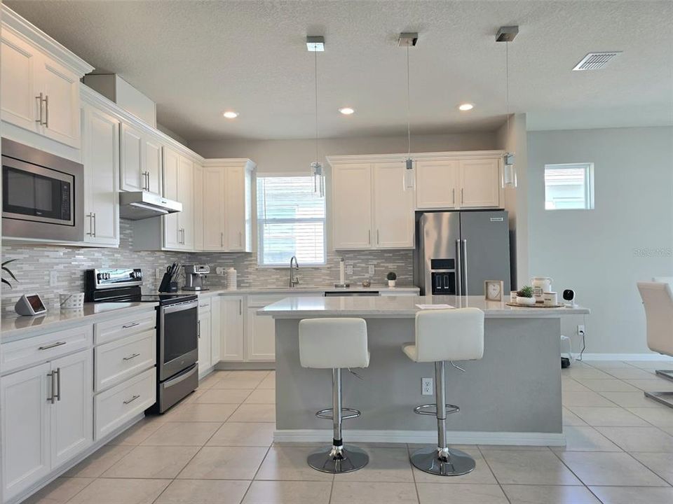 For Sale: $405,000 (3 beds, 2 baths, 1701 Square Feet)