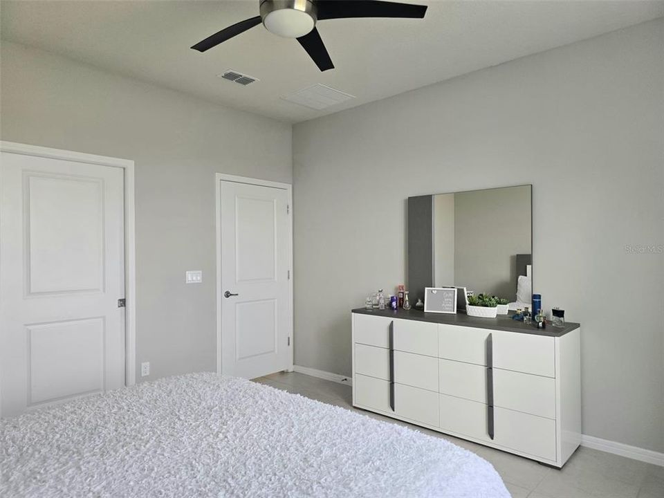 For Sale: $405,000 (3 beds, 2 baths, 1701 Square Feet)