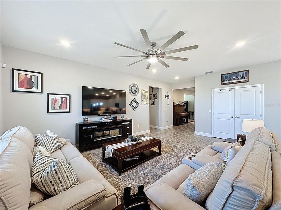 На продажу: $525,000 (3 спален, 3 ванн, 2360 Квадратных фут)