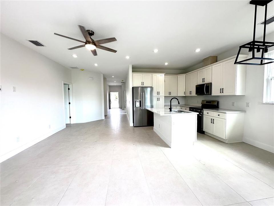 For Rent: $1,695 (3 beds, 2 baths, 1438 Square Feet)