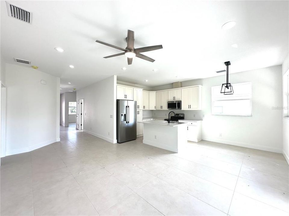 For Rent: $1,695 (3 beds, 2 baths, 1438 Square Feet)