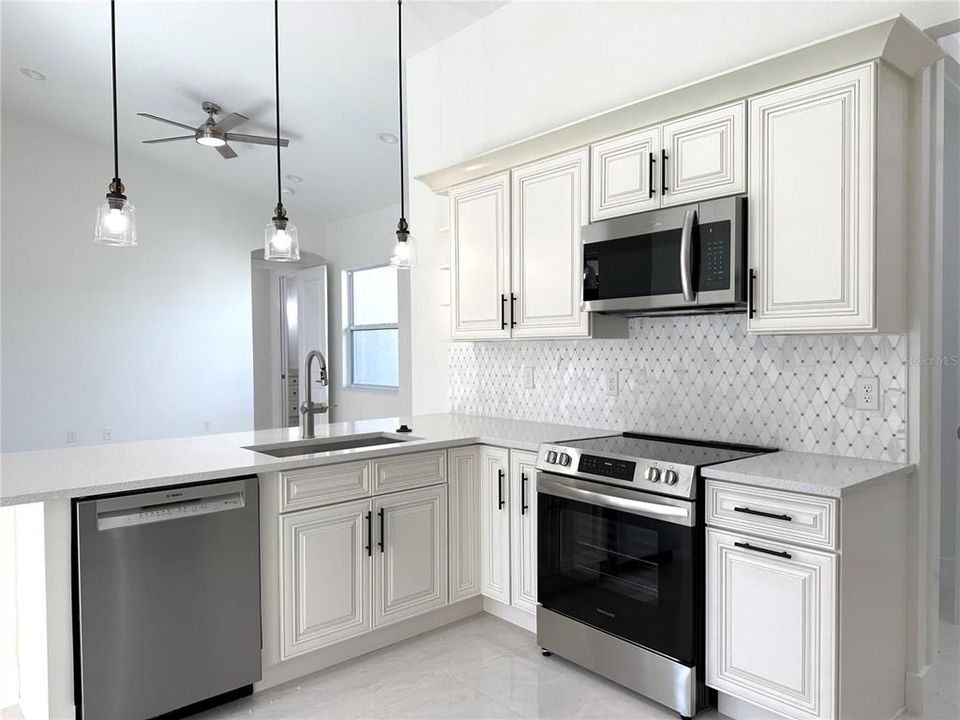 For Rent: $1,695 (3 beds, 2 baths, 1438 Square Feet)