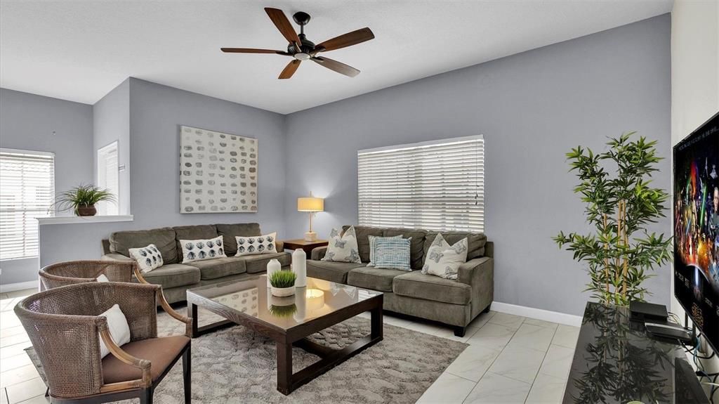 合同活跃: $499,000 (5 贝兹, 4 浴室, 2128 平方英尺)