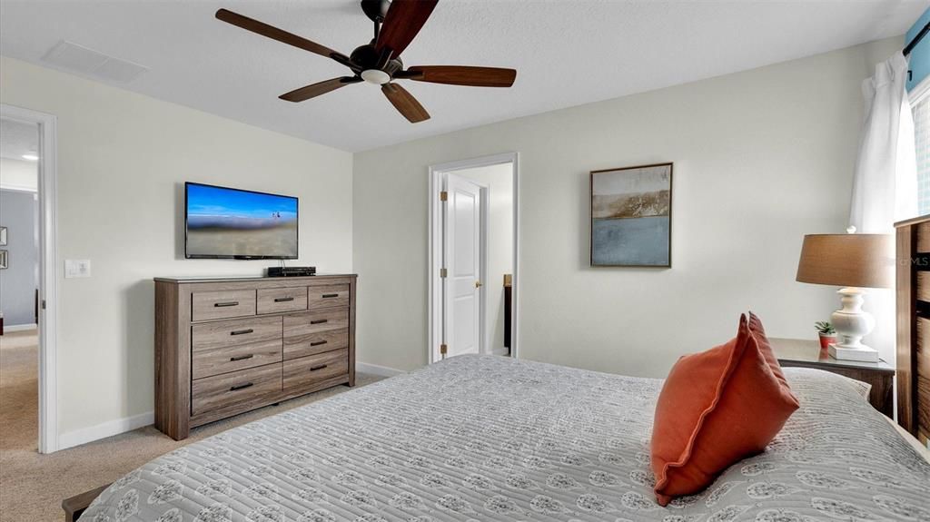 合同活跃: $499,000 (5 贝兹, 4 浴室, 2128 平方英尺)