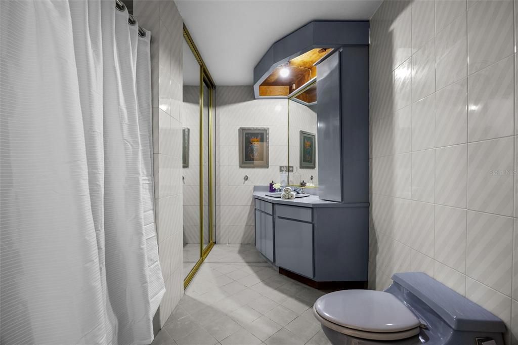 Под контрактом: $655,555 (4 спален, 4 ванн, 2482 Квадратных фут)