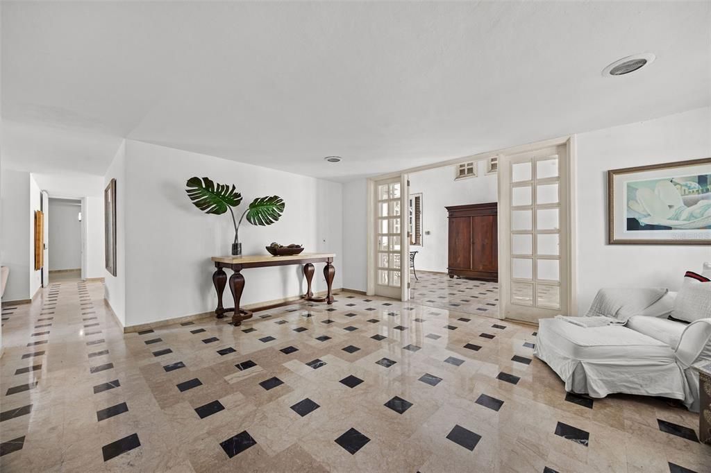 Под контрактом: $655,555 (4 спален, 4 ванн, 2482 Квадратных фут)