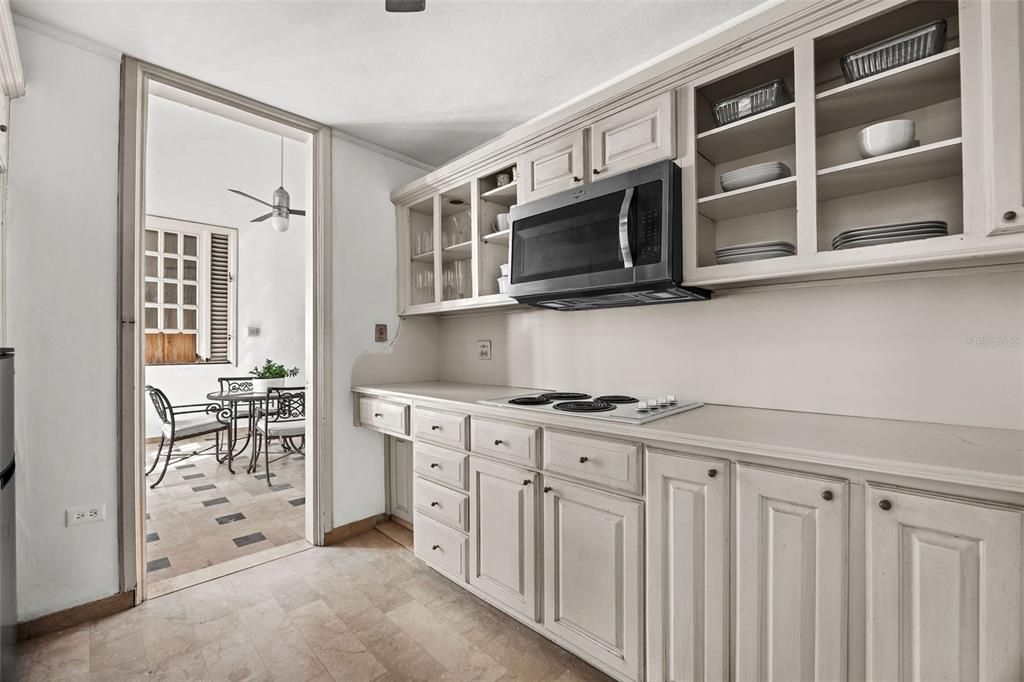 Под контрактом: $655,555 (4 спален, 4 ванн, 2482 Квадратных фут)