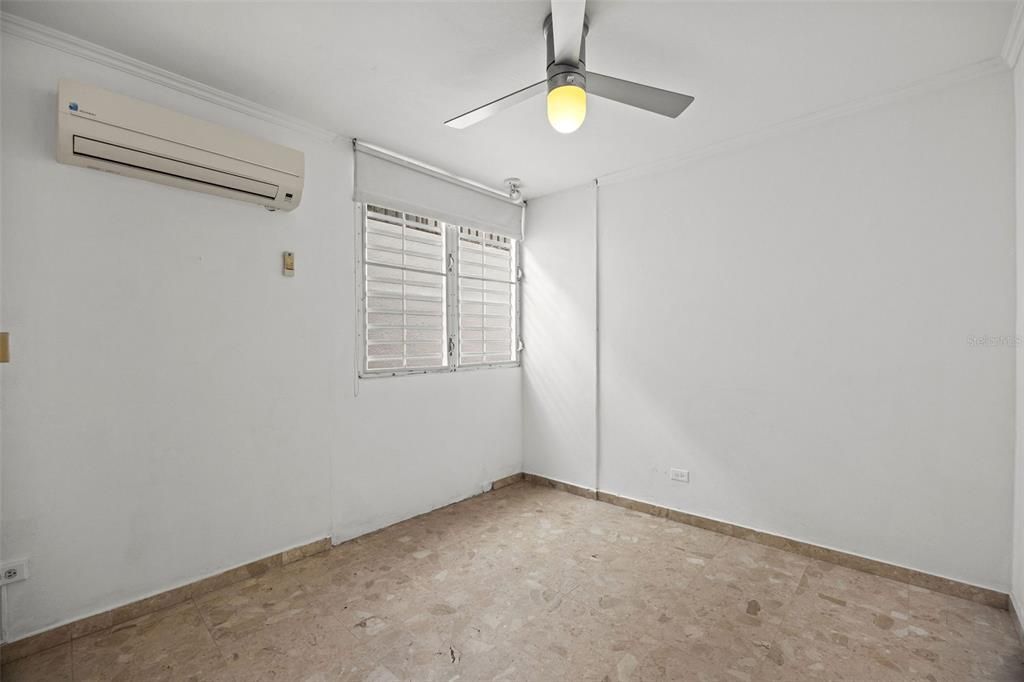 Под контрактом: $655,555 (4 спален, 4 ванн, 2482 Квадратных фут)