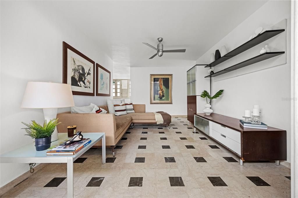 Под контрактом: $655,555 (4 спален, 4 ванн, 2482 Квадратных фут)