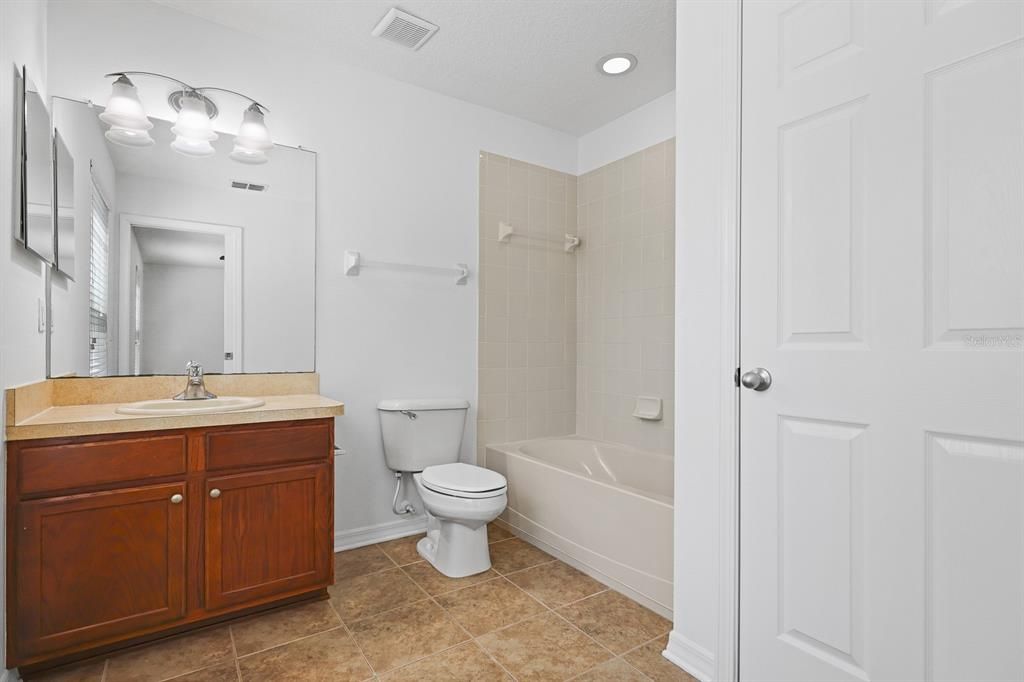 For Rent: $2,995 (4 beds, 3 baths, 2585 Square Feet)