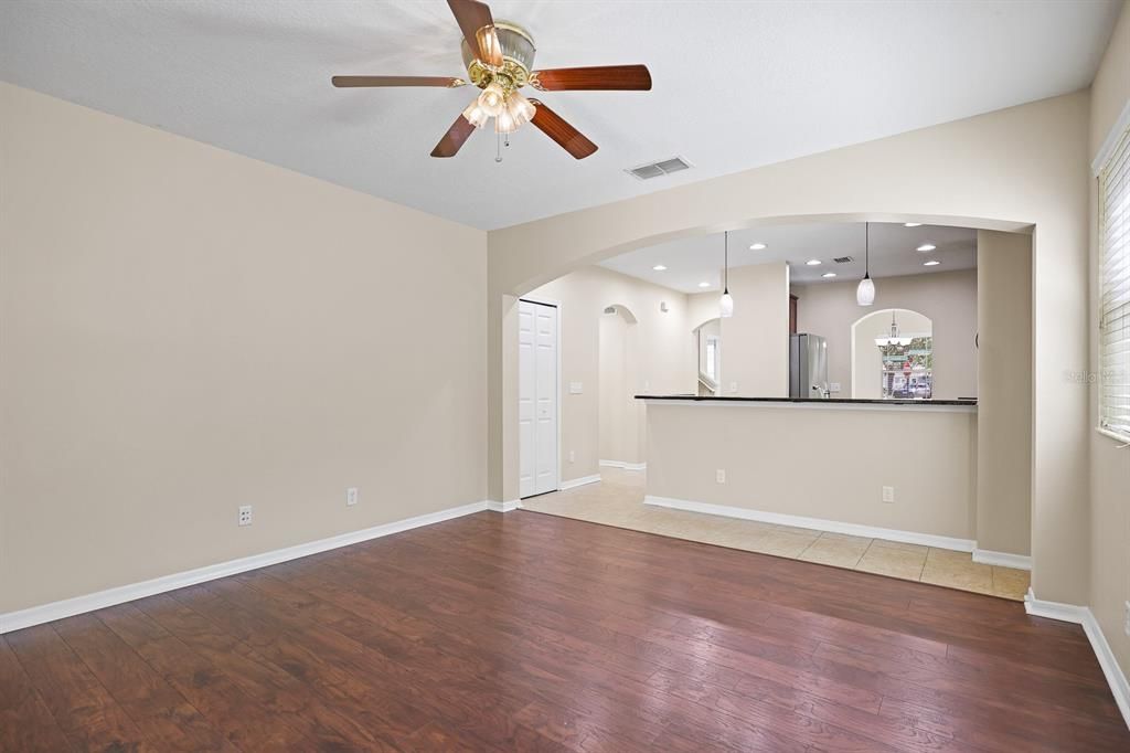 For Rent: $2,995 (4 beds, 3 baths, 2585 Square Feet)