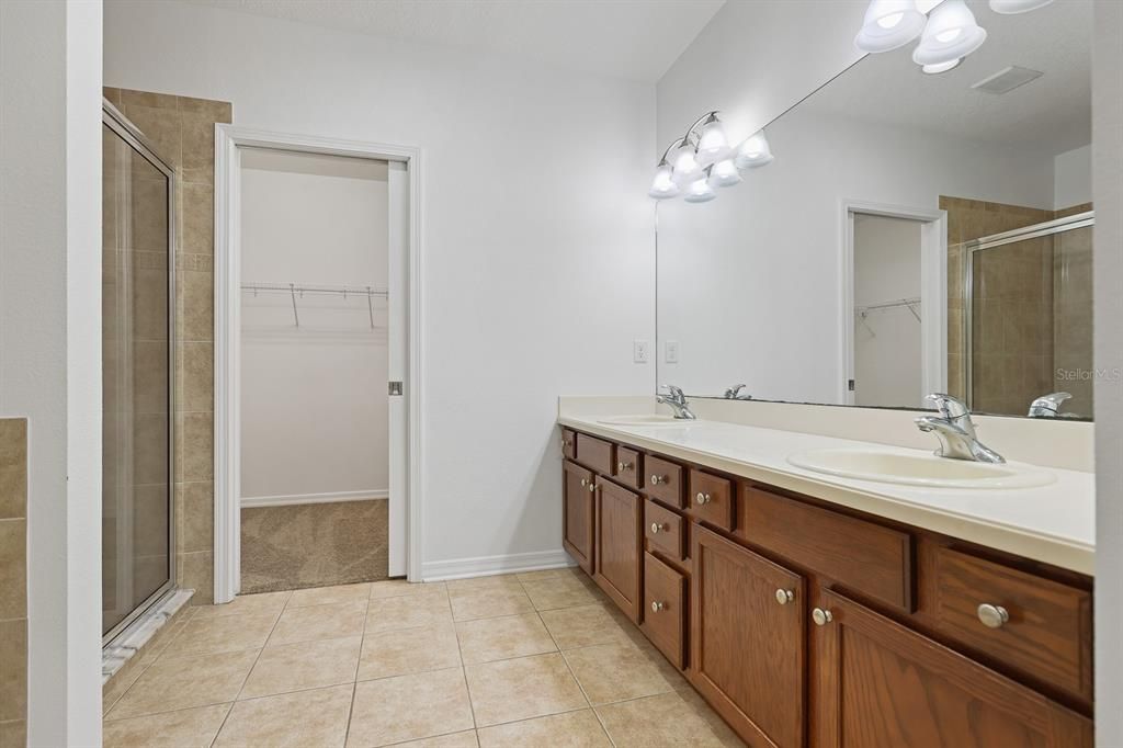 For Rent: $2,995 (4 beds, 3 baths, 2585 Square Feet)