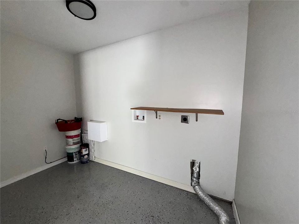 待售: $46,800 (0 贝兹, 0 浴室, 300 平方英尺)