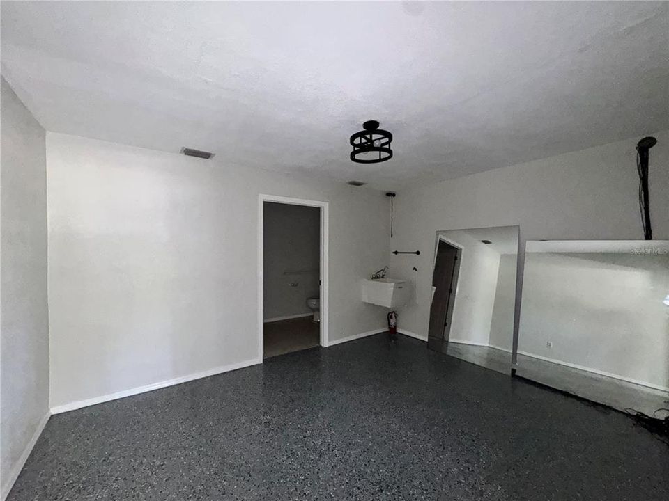 待售: $46,800 (0 贝兹, 0 浴室, 300 平方英尺)