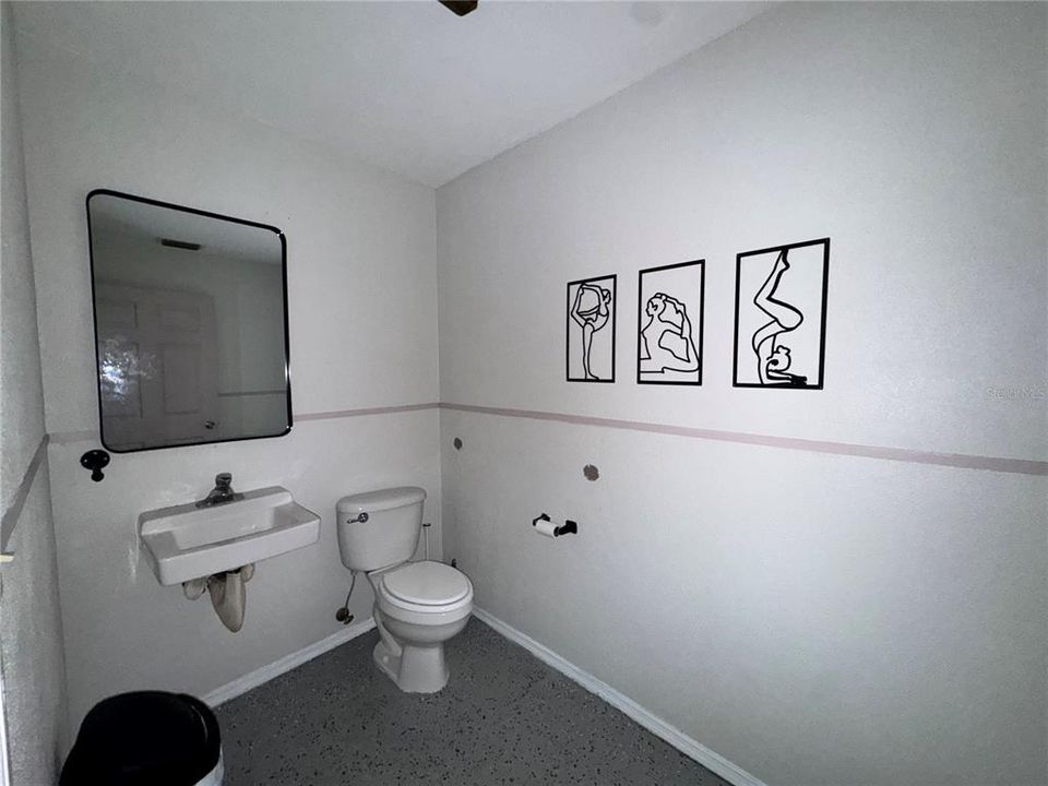 待售: $46,800 (0 贝兹, 0 浴室, 300 平方英尺)