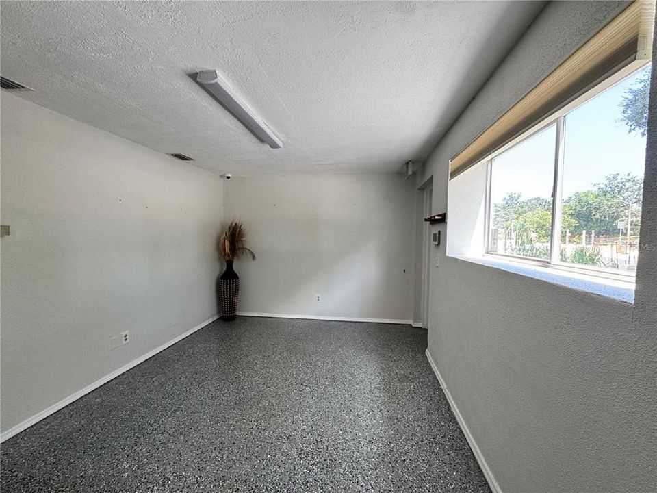 待售: $46,800 (0 贝兹, 0 浴室, 300 平方英尺)