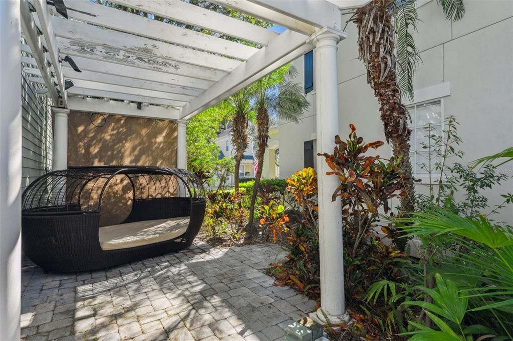 Active With Contract: $575,000 (3 beds, 2 baths, 1684 Square Feet)